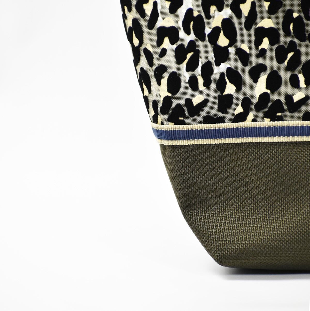 SAFARI LINE TOTE - Image 10